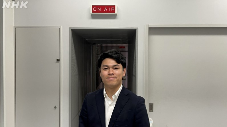 初鳴きを終えて安堵の表情の藤本貫太郎アナ