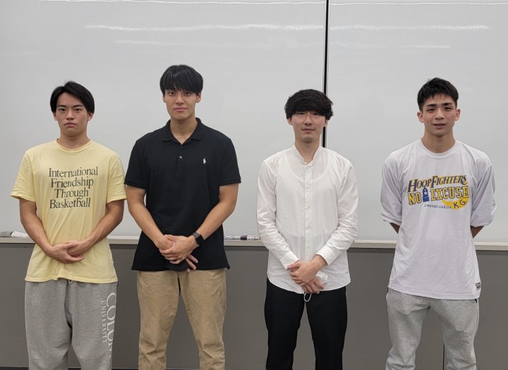 板敷駿希アナと大学の同級生との身長比較画像