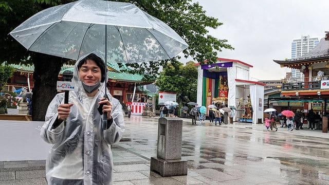 中継中の渡部峻アナ