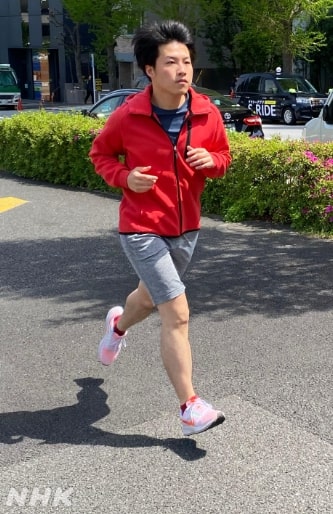 NHKの男性アナウンサー、小野文明(おのふみあき)アナのランニング姿