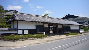 内田也哉子さん夫の実家の長屋門